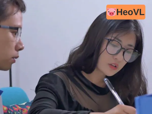 Cô gia sư xinh đẹp và cậu học trò ham chơi video